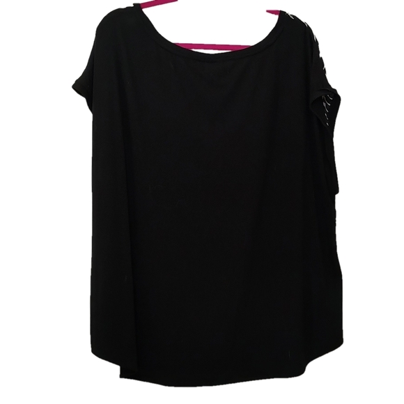 Torrid Pink and Black Floral Cap Sleeve Top Size 2X - Picture 2 of 4